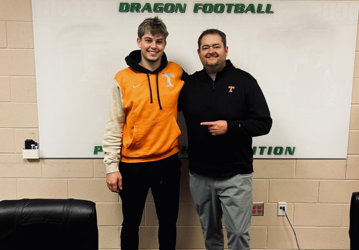 Tennessee Volunteers HC Josh Heupel visiting 2025 4-star TE Jack VanDorselaer. (Photo courtesy of Jack VanDorselaer)